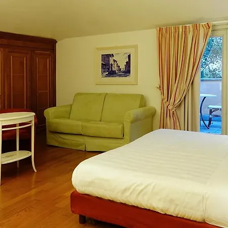 Poggio Radicati De Charme סאלוצו