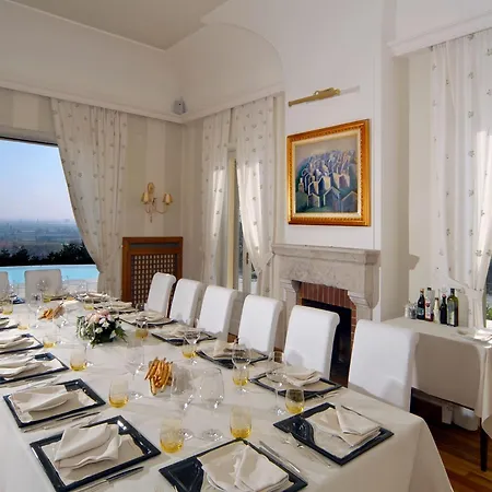 Poggio Radicati De Charme 4*