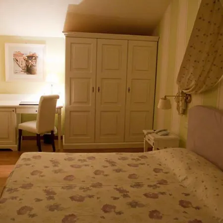 Poggio Radicati De Charme מלון סאלוצו