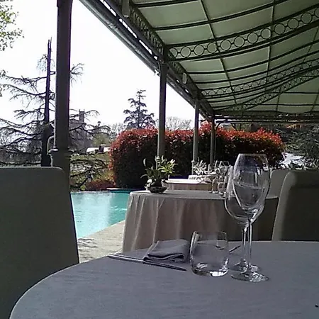 Poggio Radicati De Charme מלון